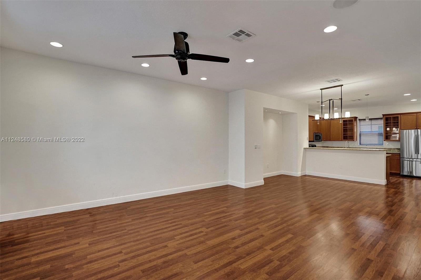 1033 NE 17th Way Unit: 702