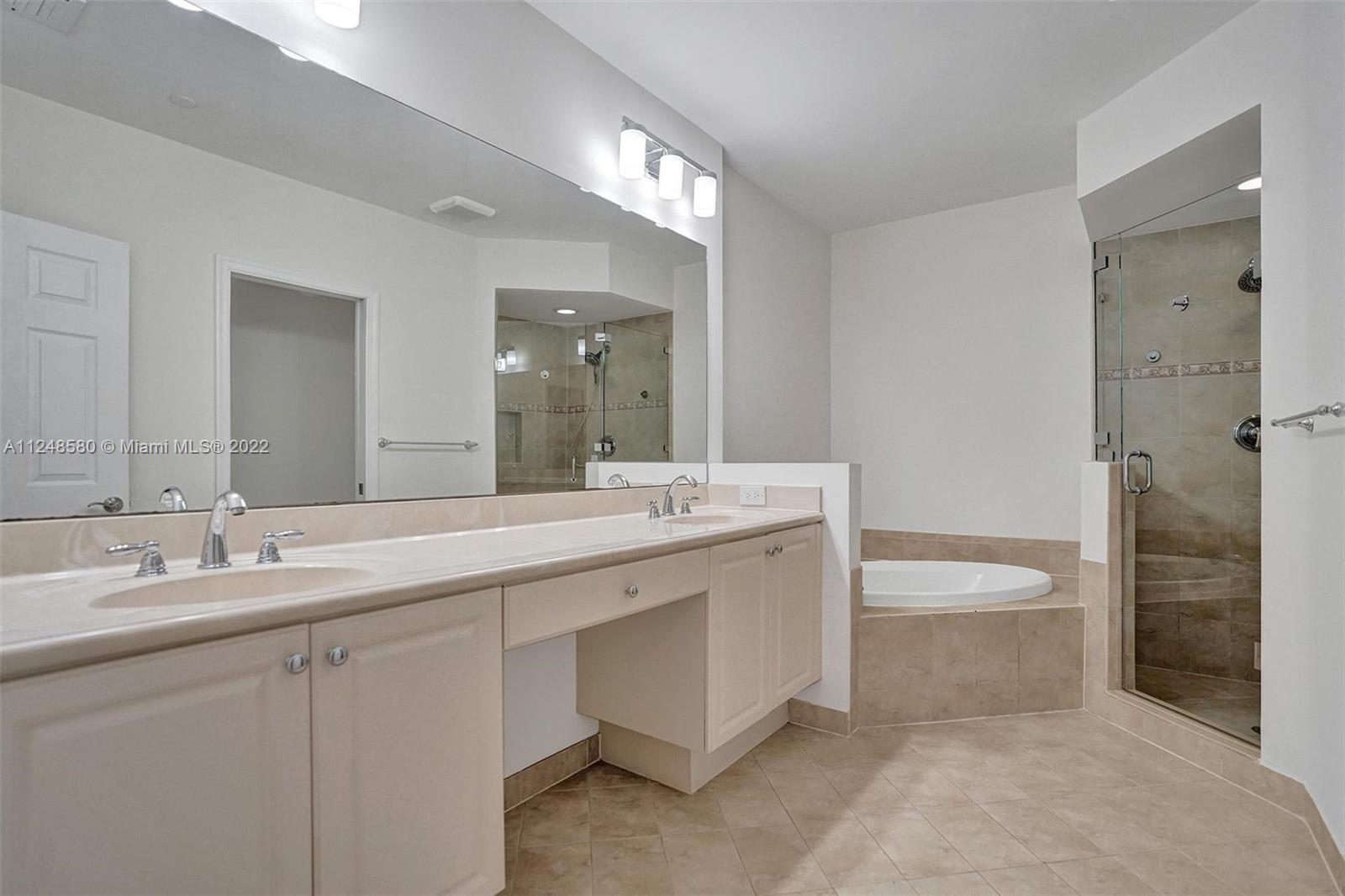1033 NE 17th Way Unit: 702