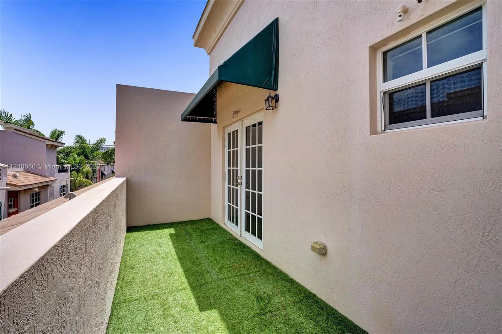 1033 NE 17th Way Unit: 702