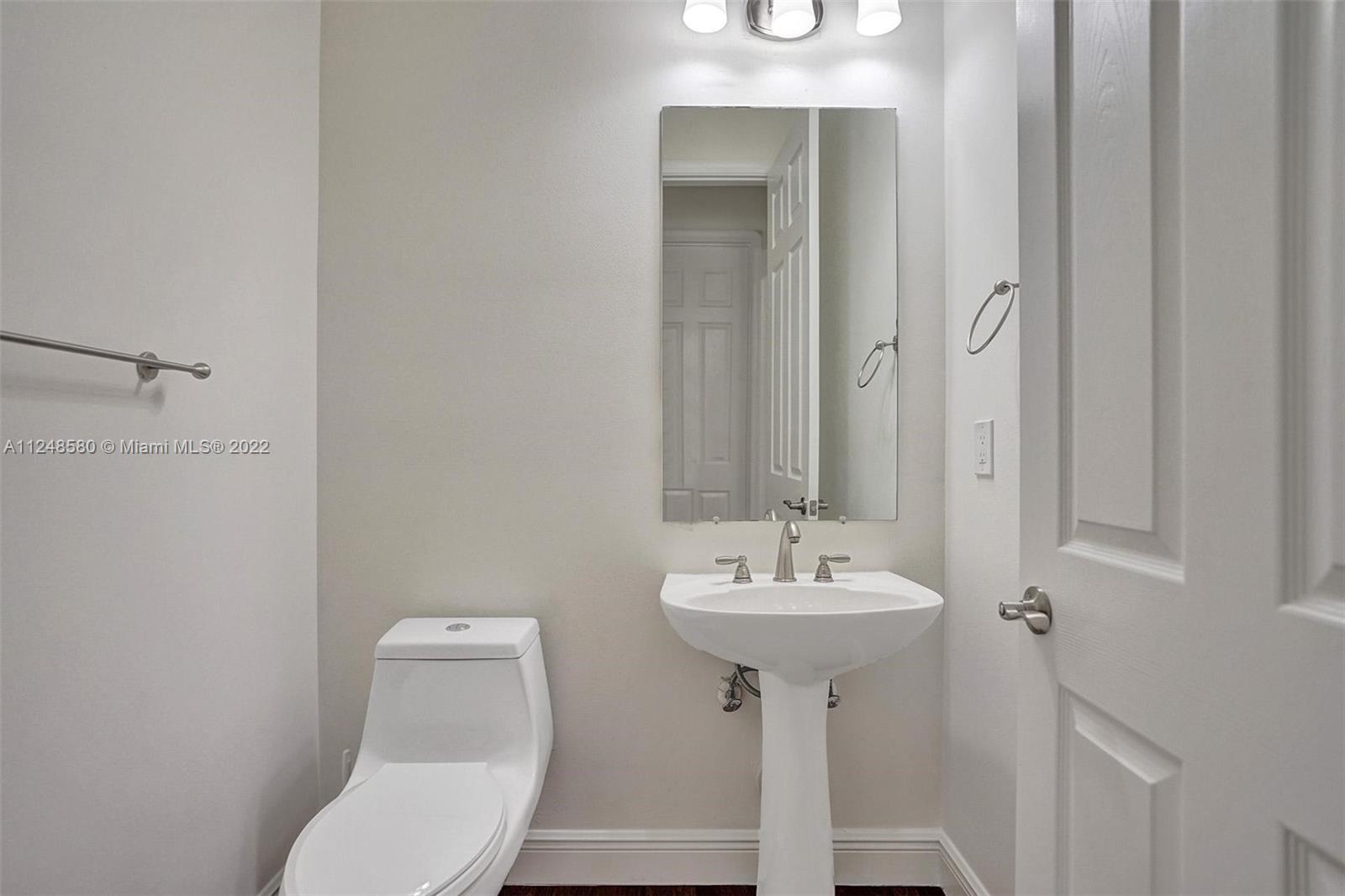 1033 NE 17th Way Unit: 702