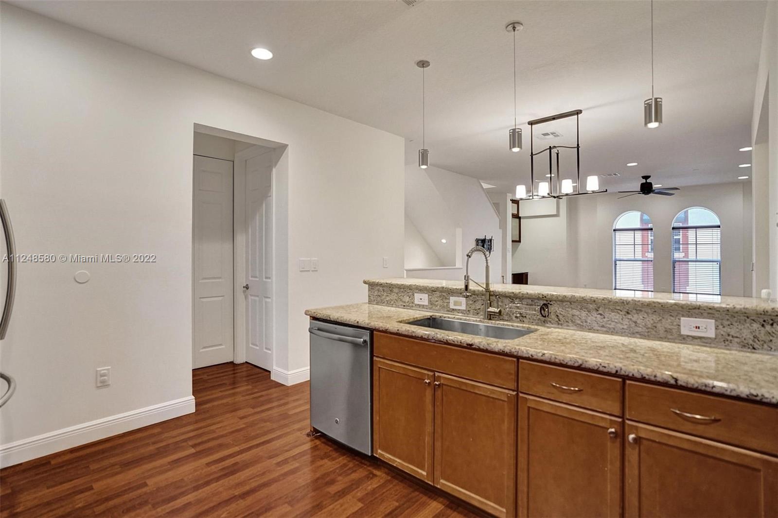 1033 NE 17th Way Unit: 702