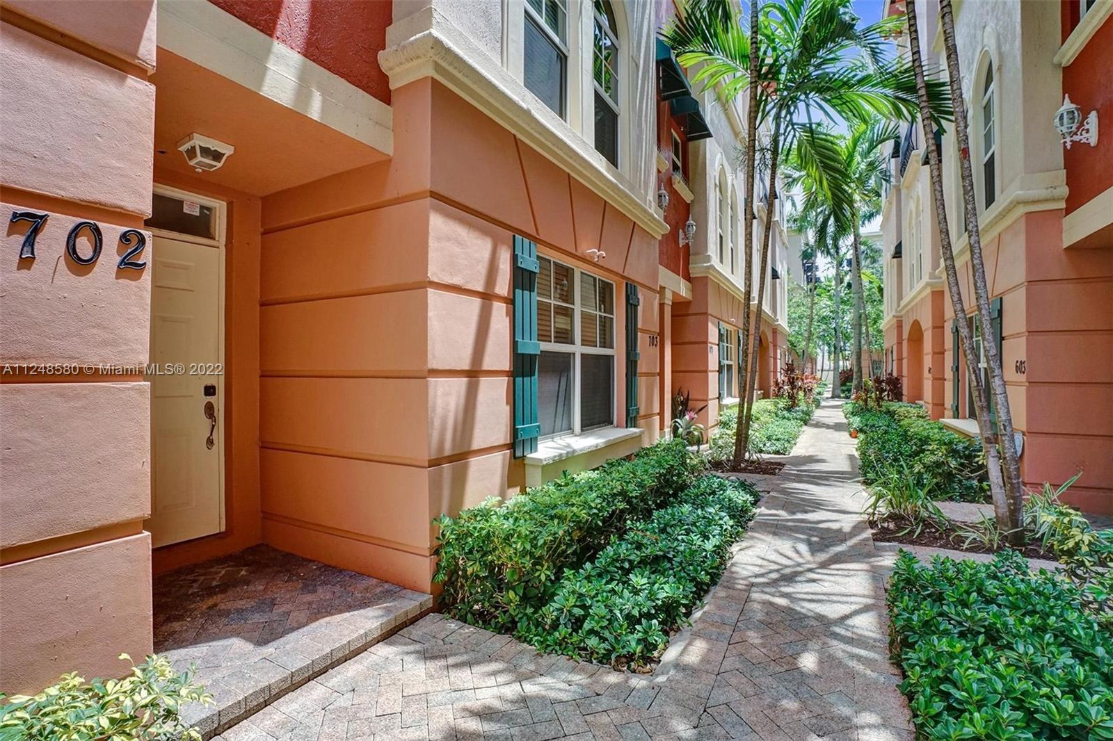 1033 NE 17th Way Unit: 702