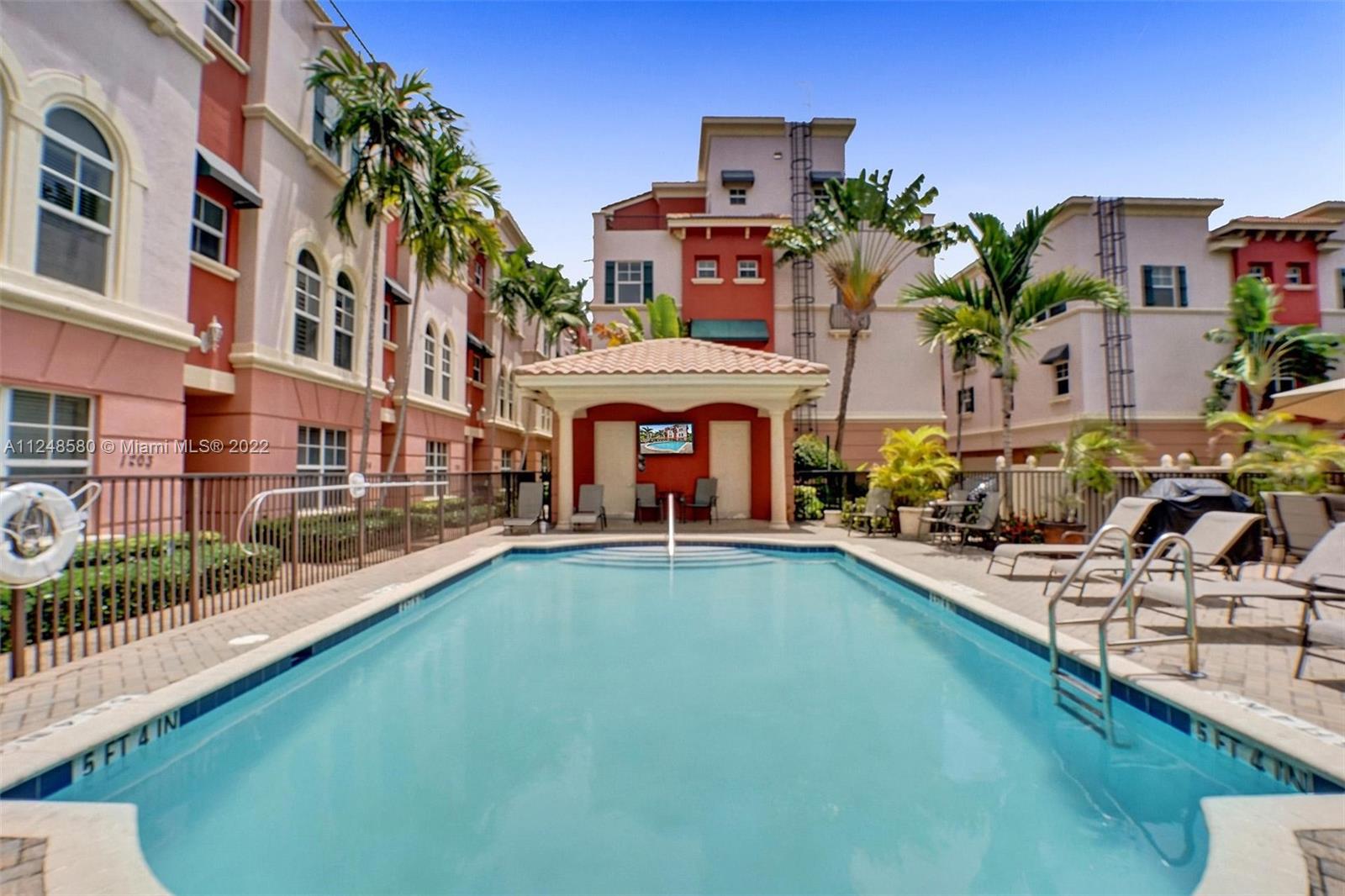 1033 NE 17th Way Unit: 702
