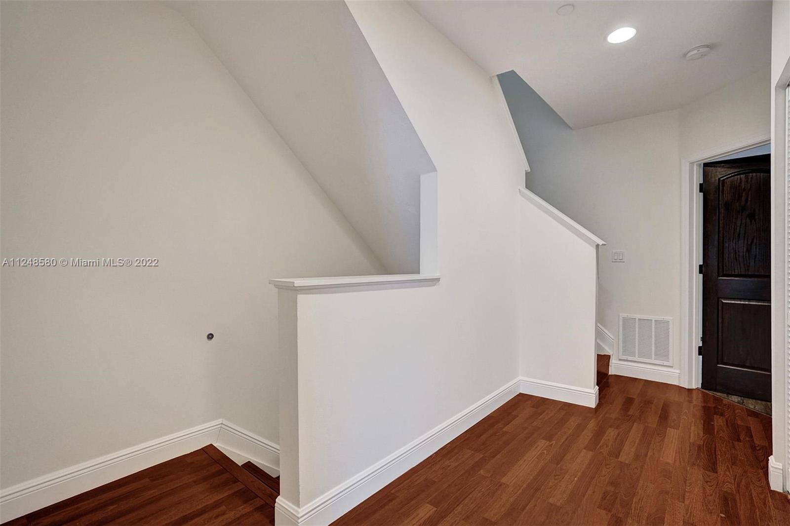 1033 NE 17th Way Unit: 702