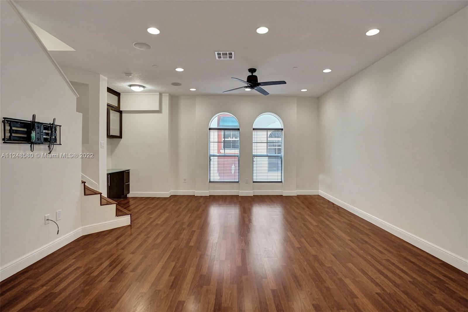 1033 NE 17th Way Unit: 702