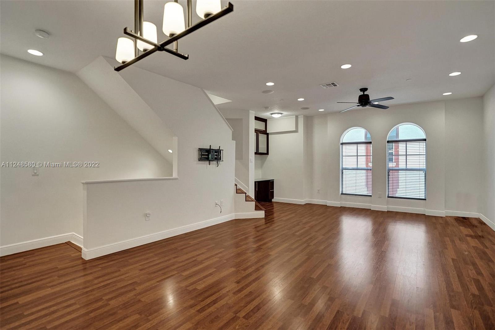 1033 NE 17th Way Unit: 702