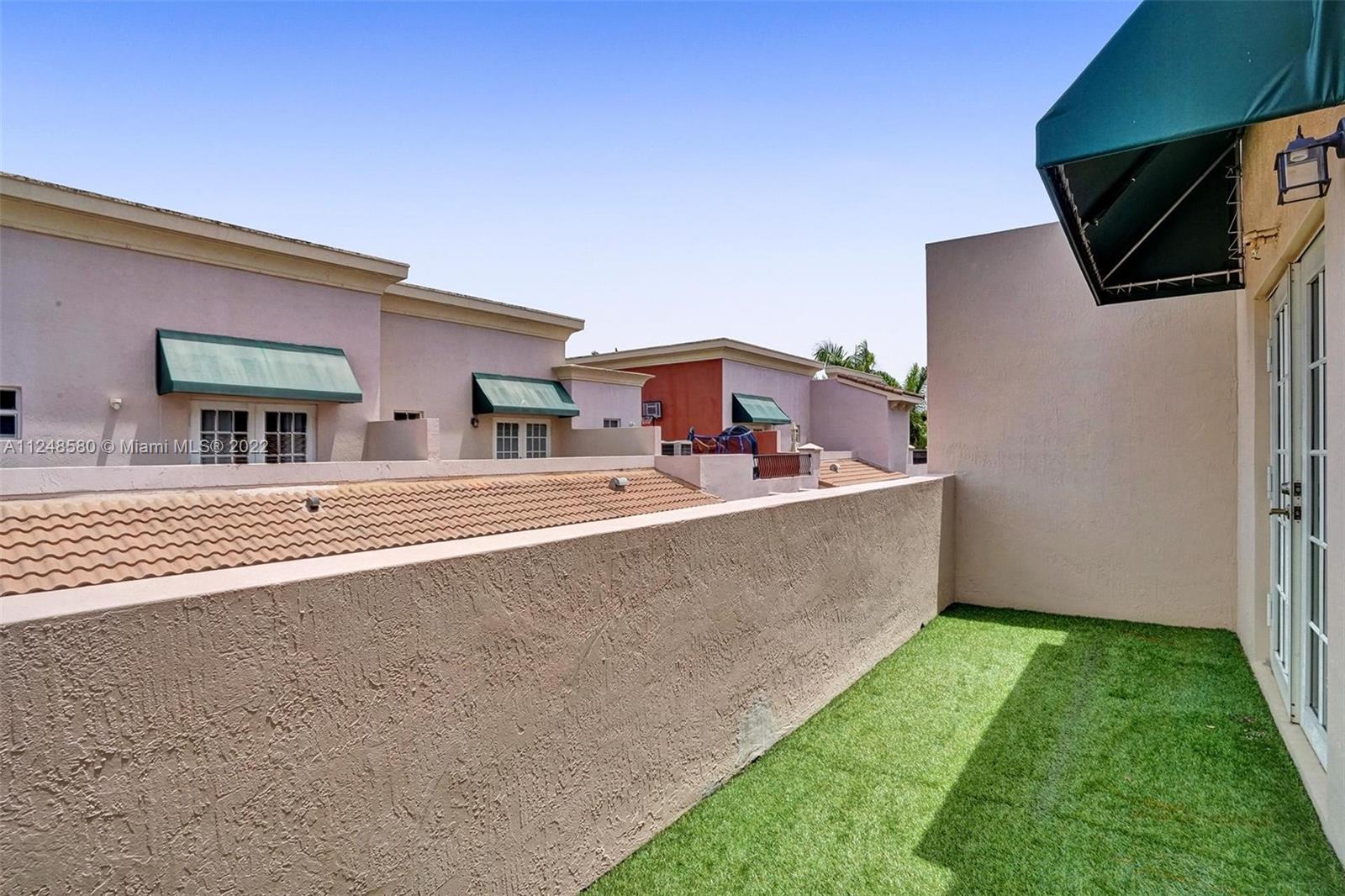 1033 NE 17th Way Unit: 702