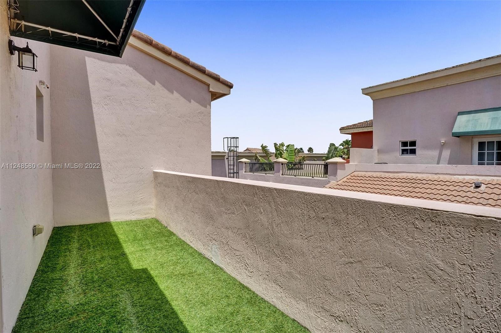 1033 NE 17th Way Unit: 702