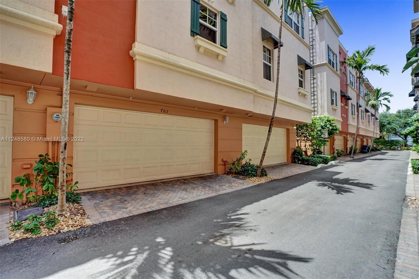 1033 NE 17th Way Unit: 702