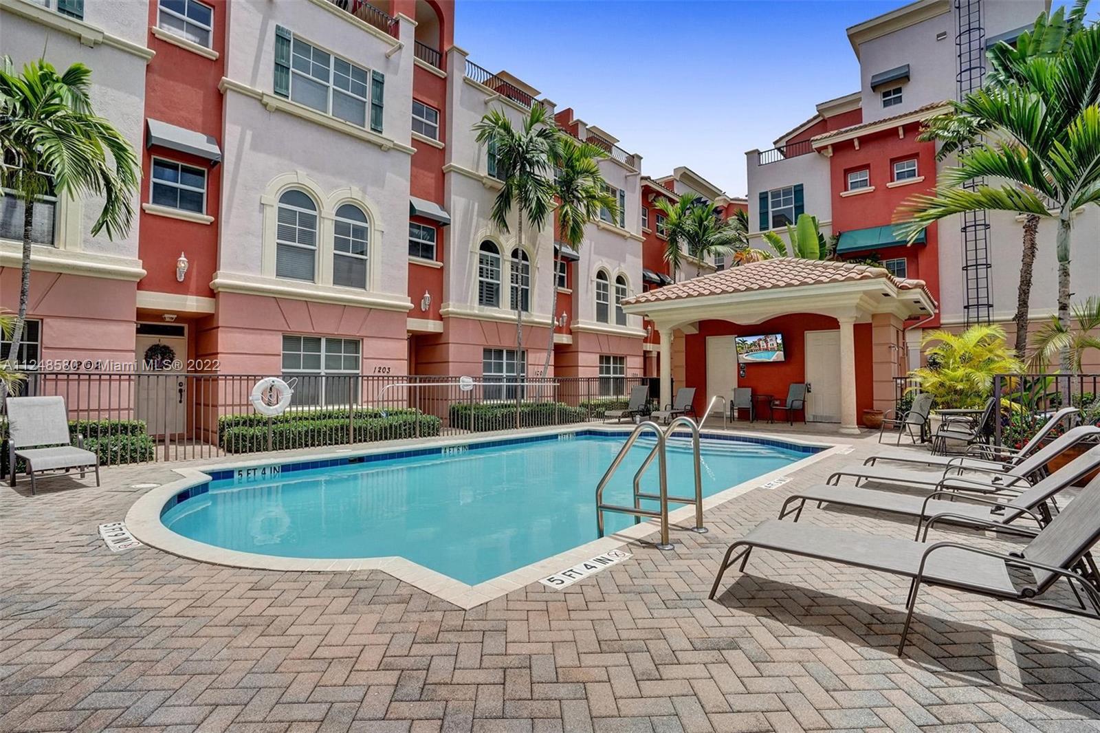 1033 NE 17th Way Unit: 702