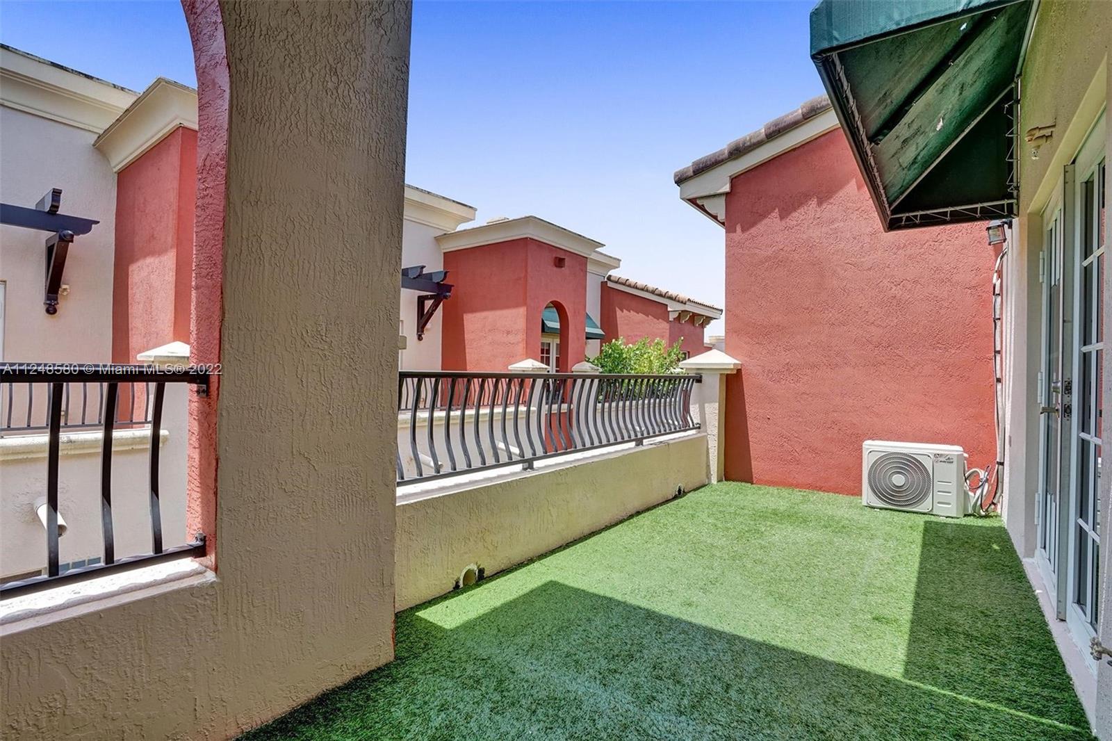 1033 NE 17th Way Unit: 702