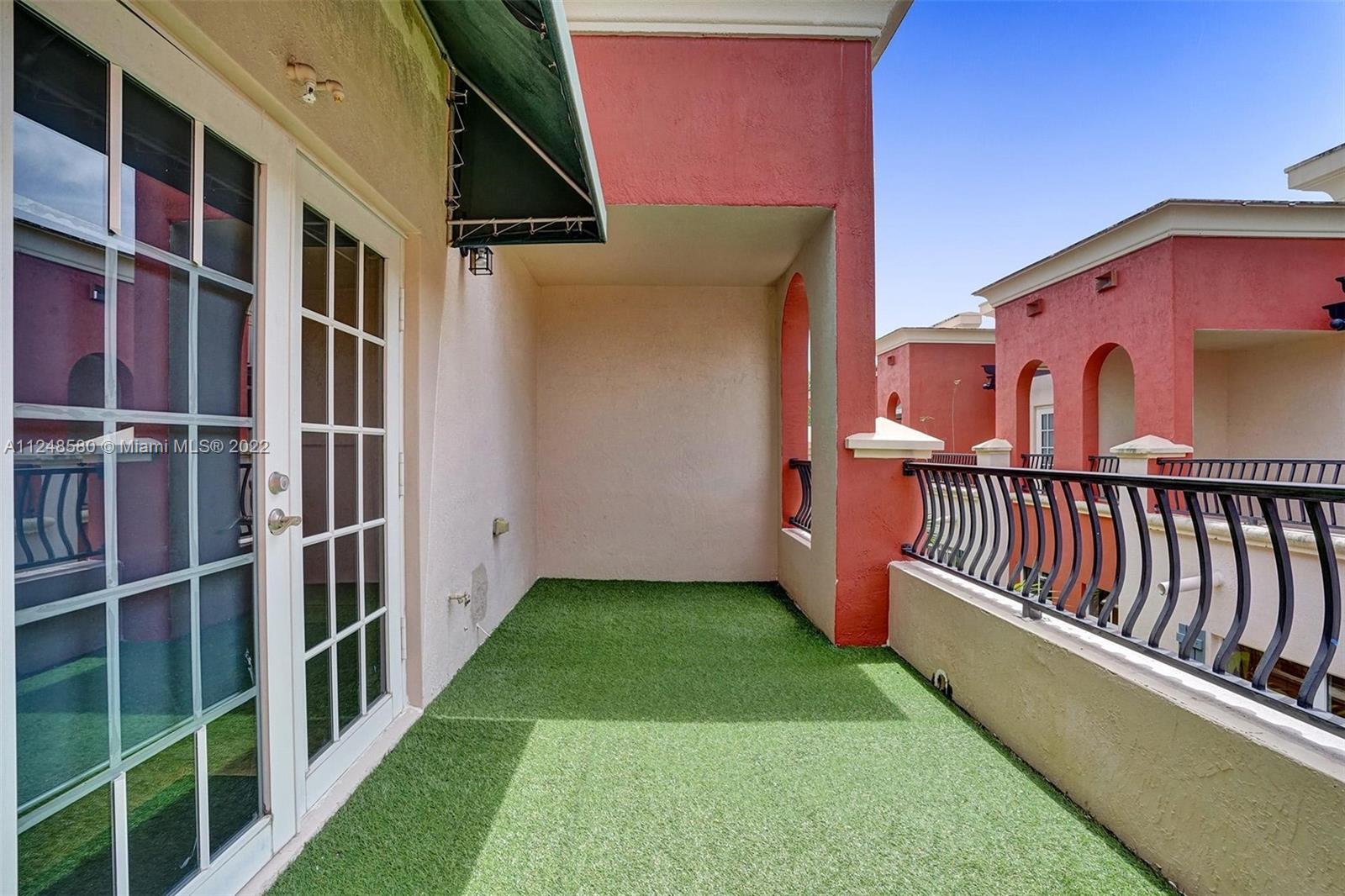 1033 NE 17th Way Unit: 702