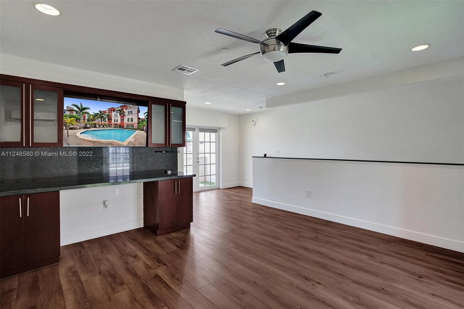 1033 NE 17th Way Unit: 702