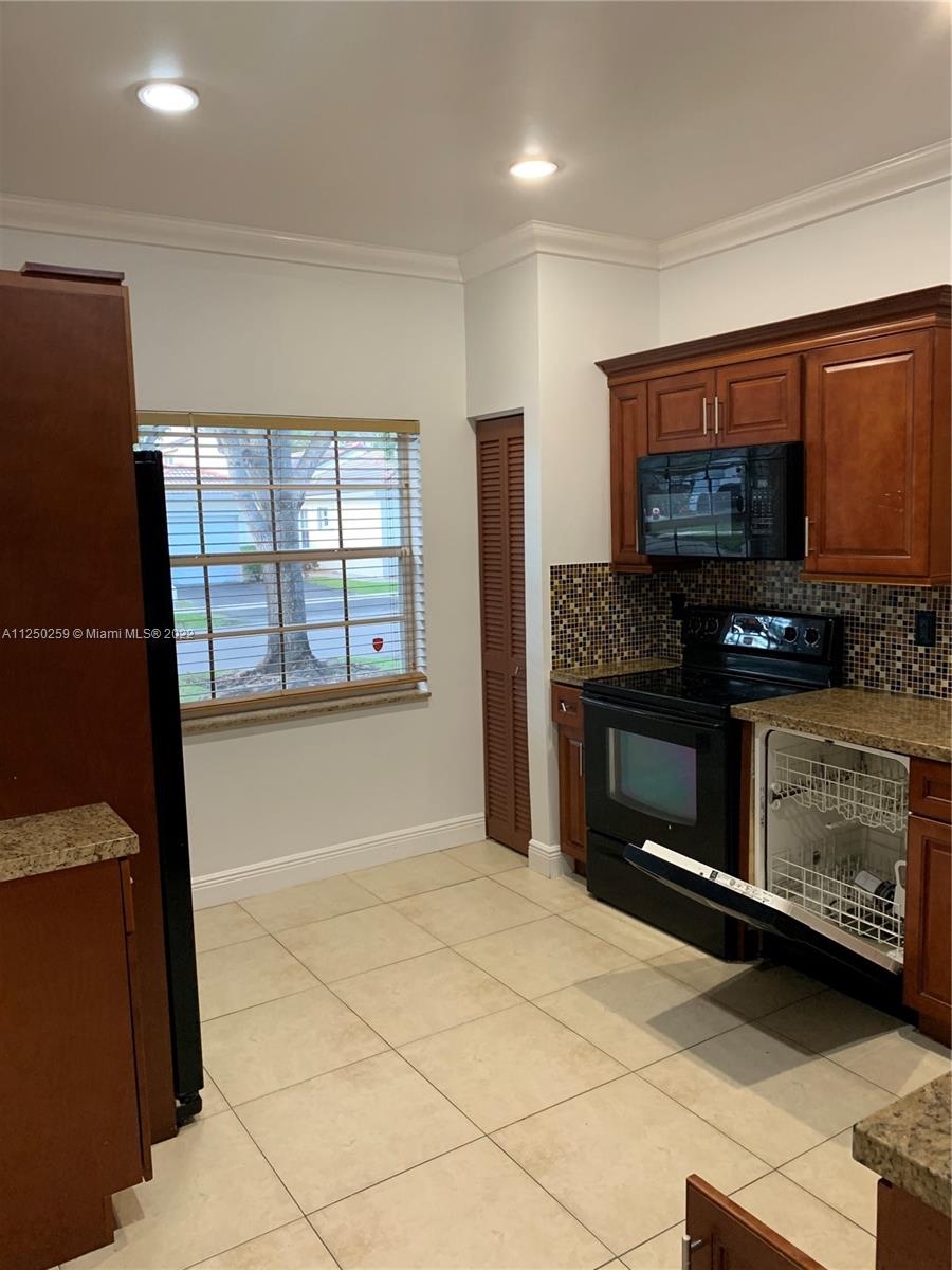 883 SW 179th Ave