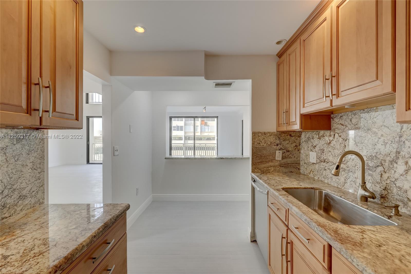 3100 NE 48th St Unit: 306
