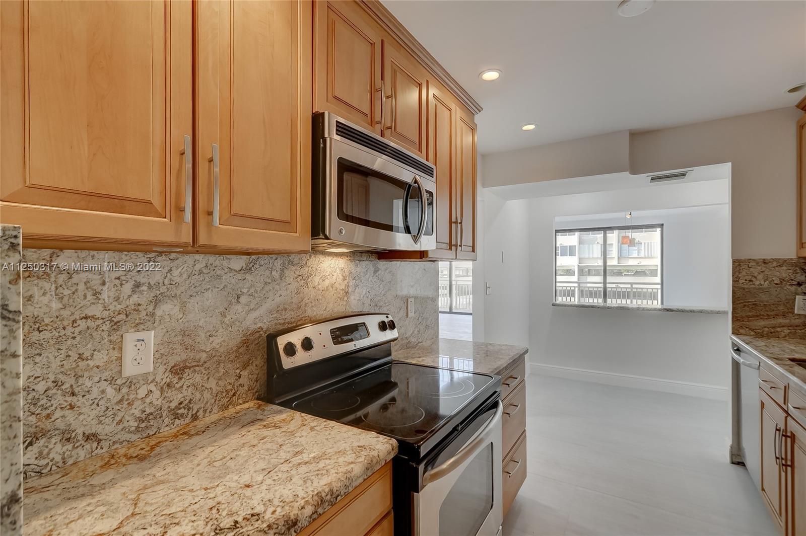 3100 NE 48th St Unit: 306