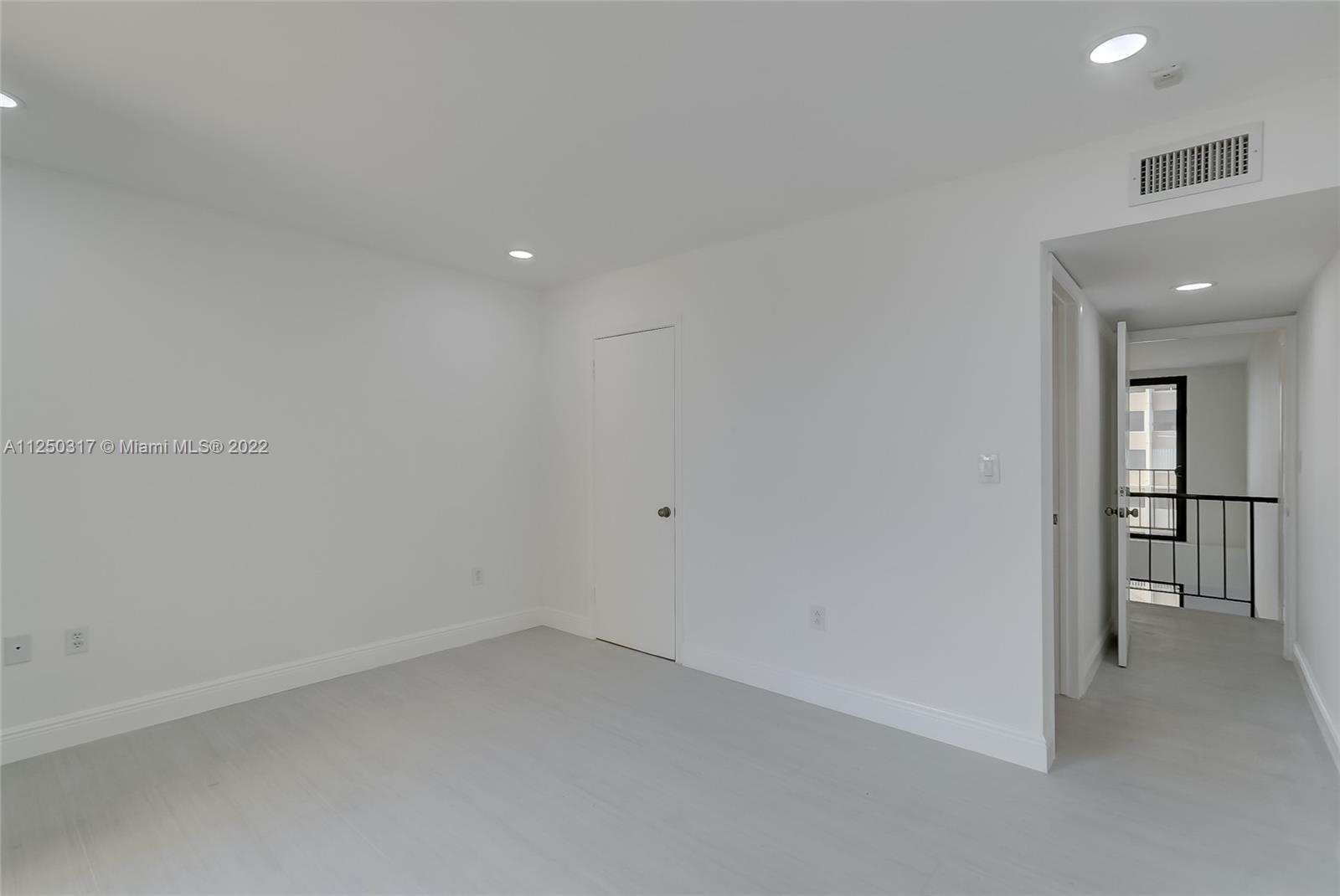 3100 NE 48th St Unit: 306
