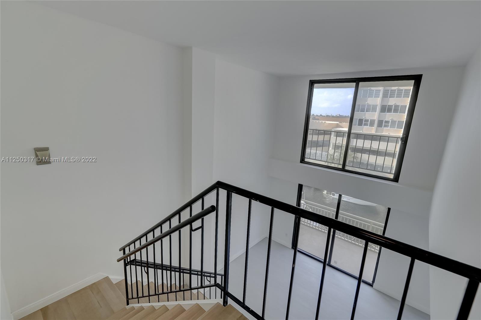 3100 NE 48th St Unit: 306