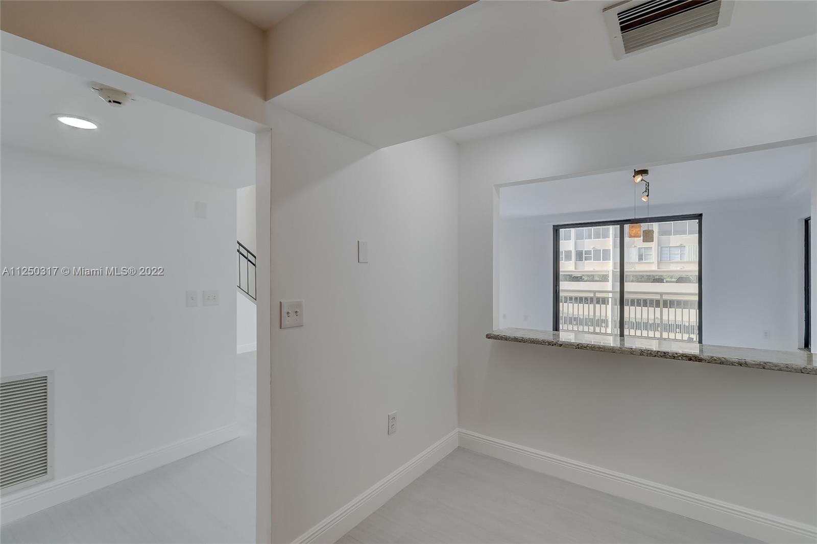 3100 NE 48th St Unit: 306