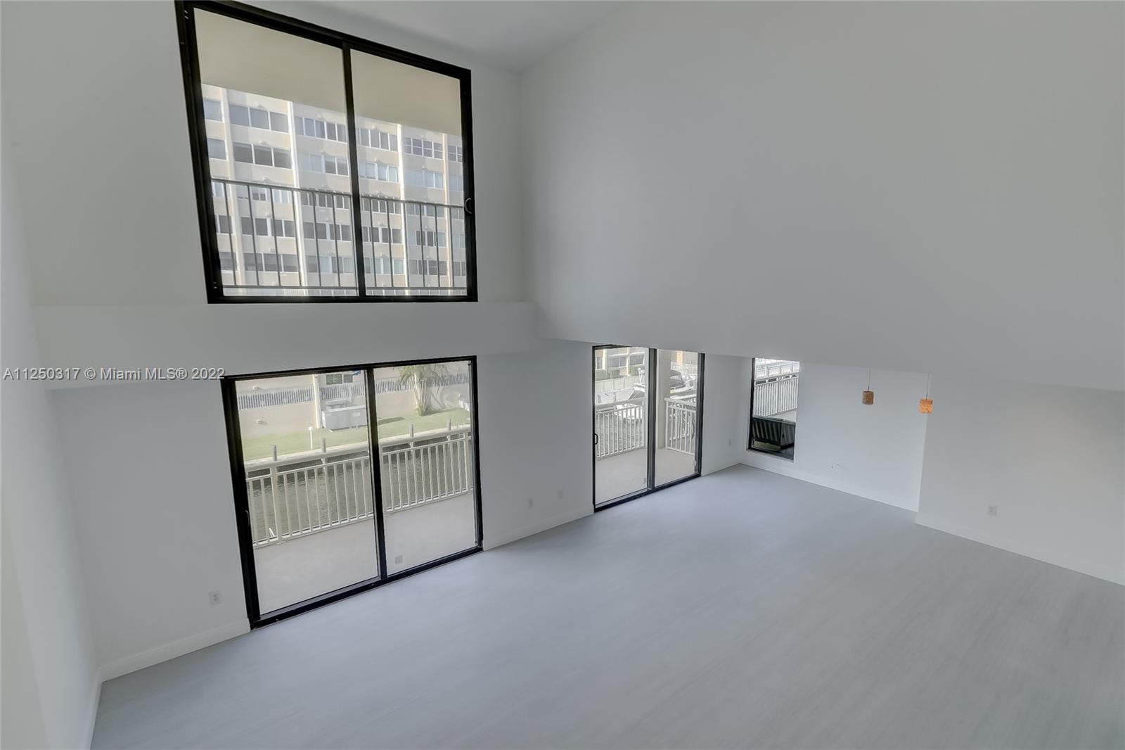 3100 NE 48th St Unit: 306