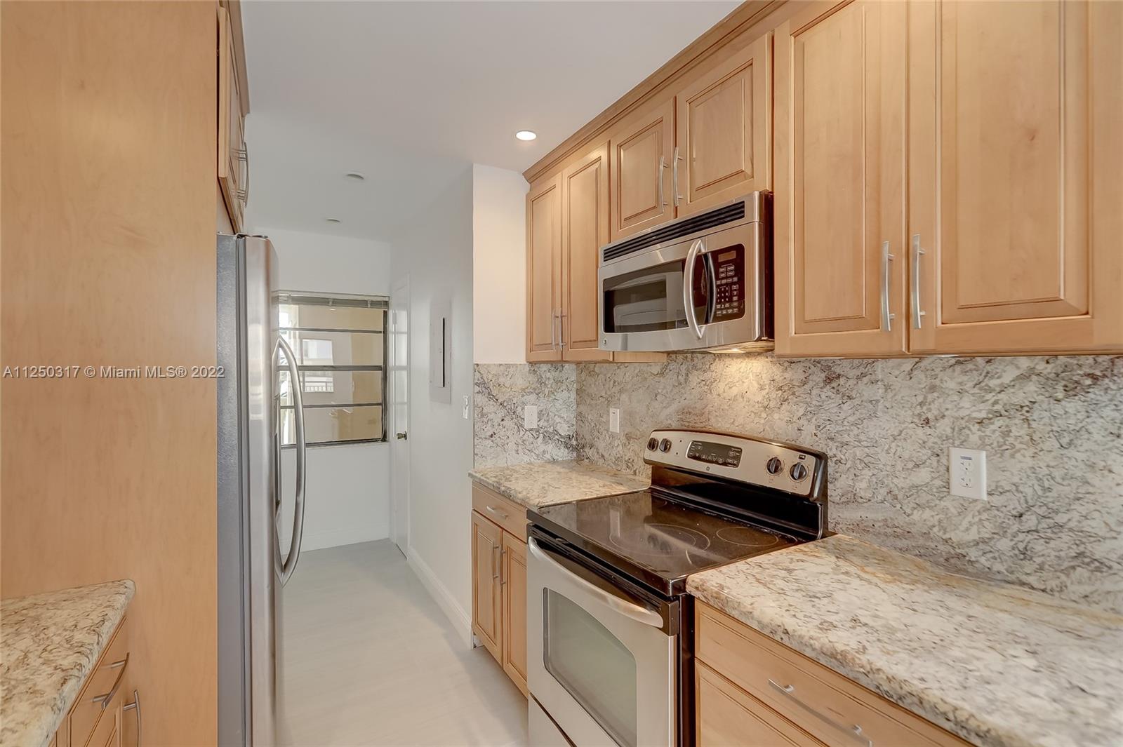 3100 NE 48th St Unit: 306