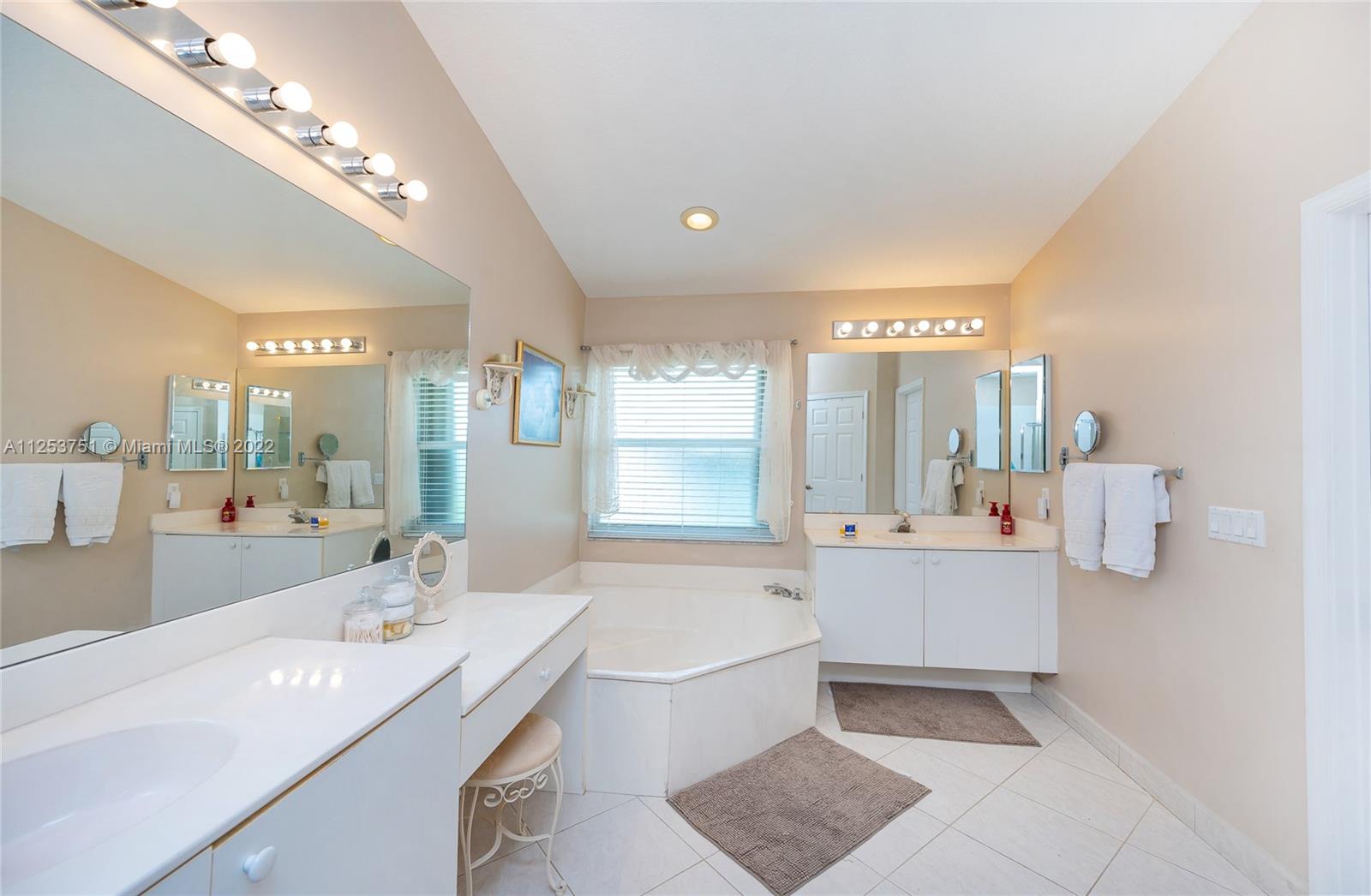 1515 SW 189th Ave