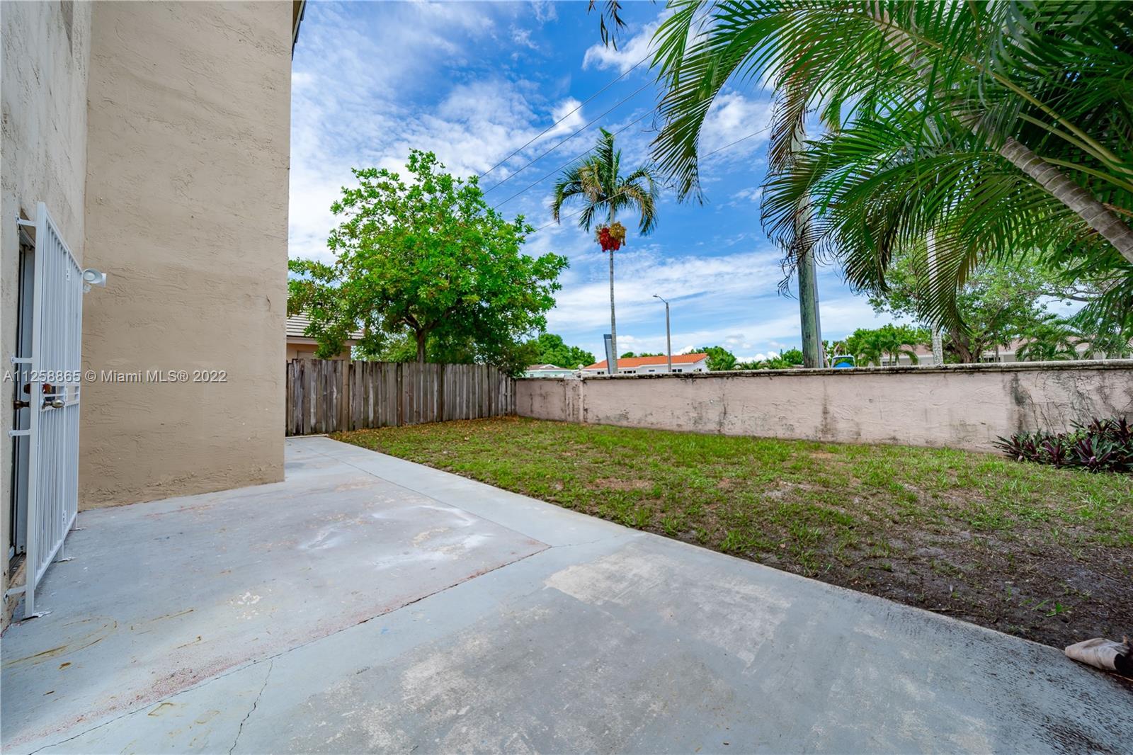 5210 NW 185th Ter