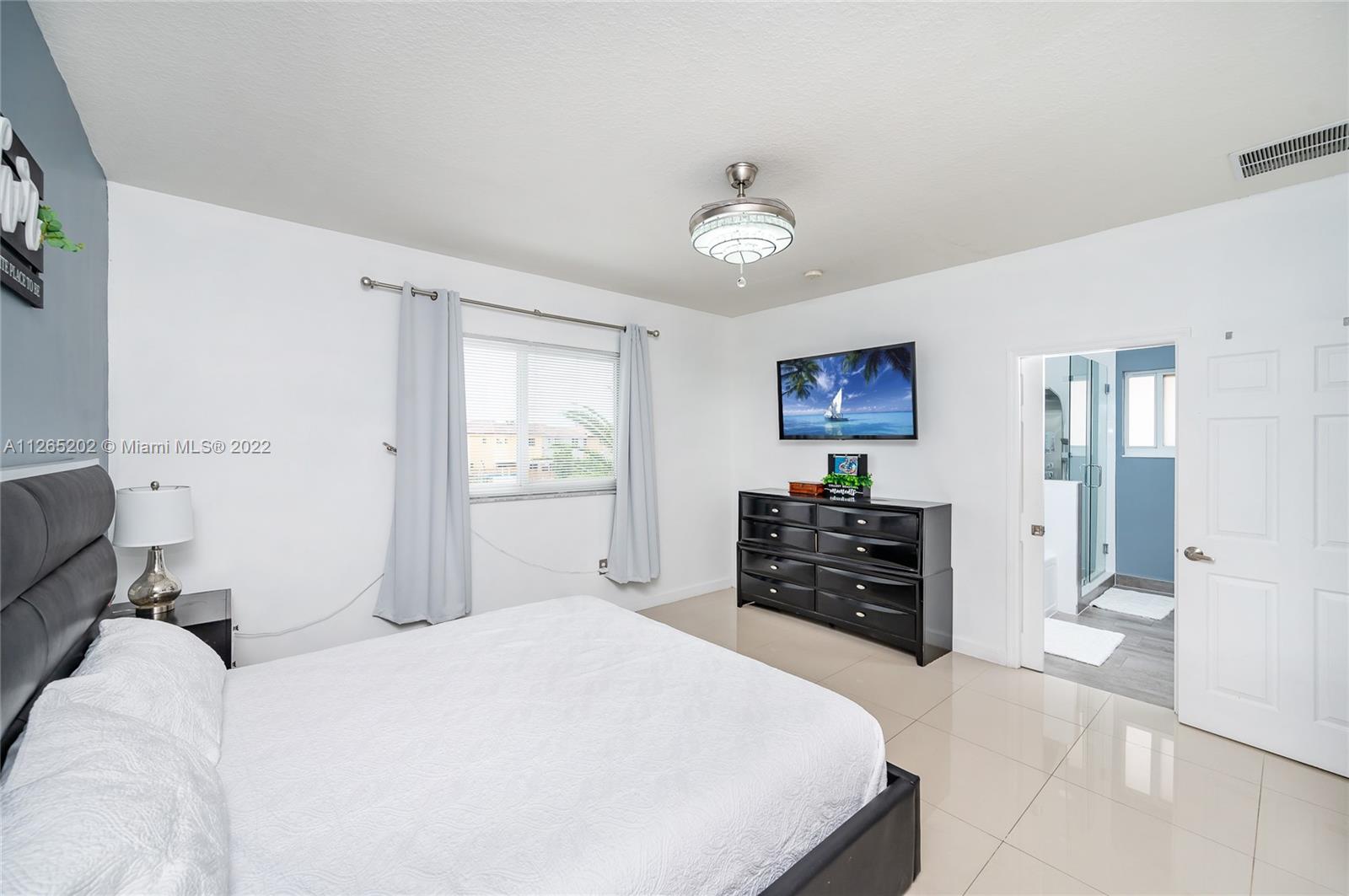 1075 NE 41st Ave Unit: 1075