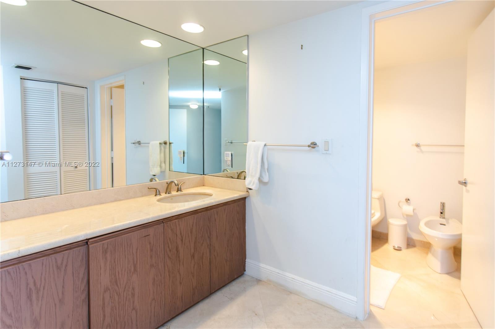 520 Brickell Key Dr Unit: PH03