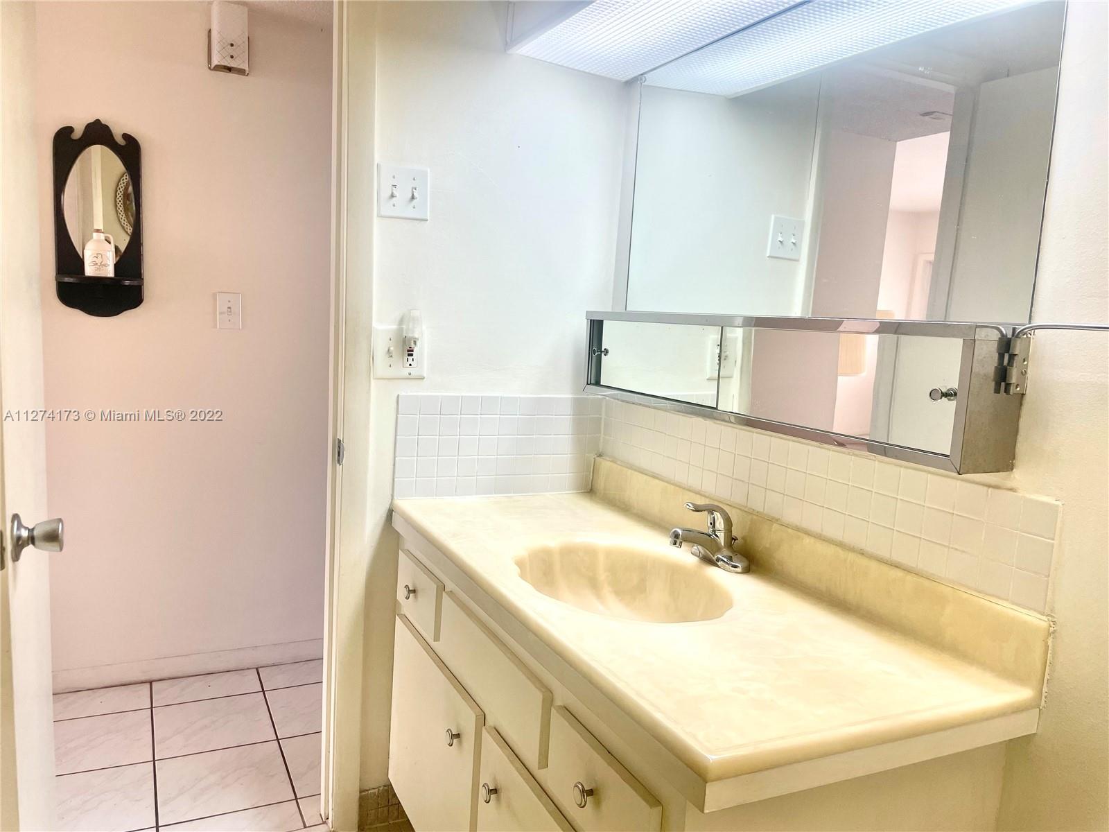 5300 Washington St Unit: H136