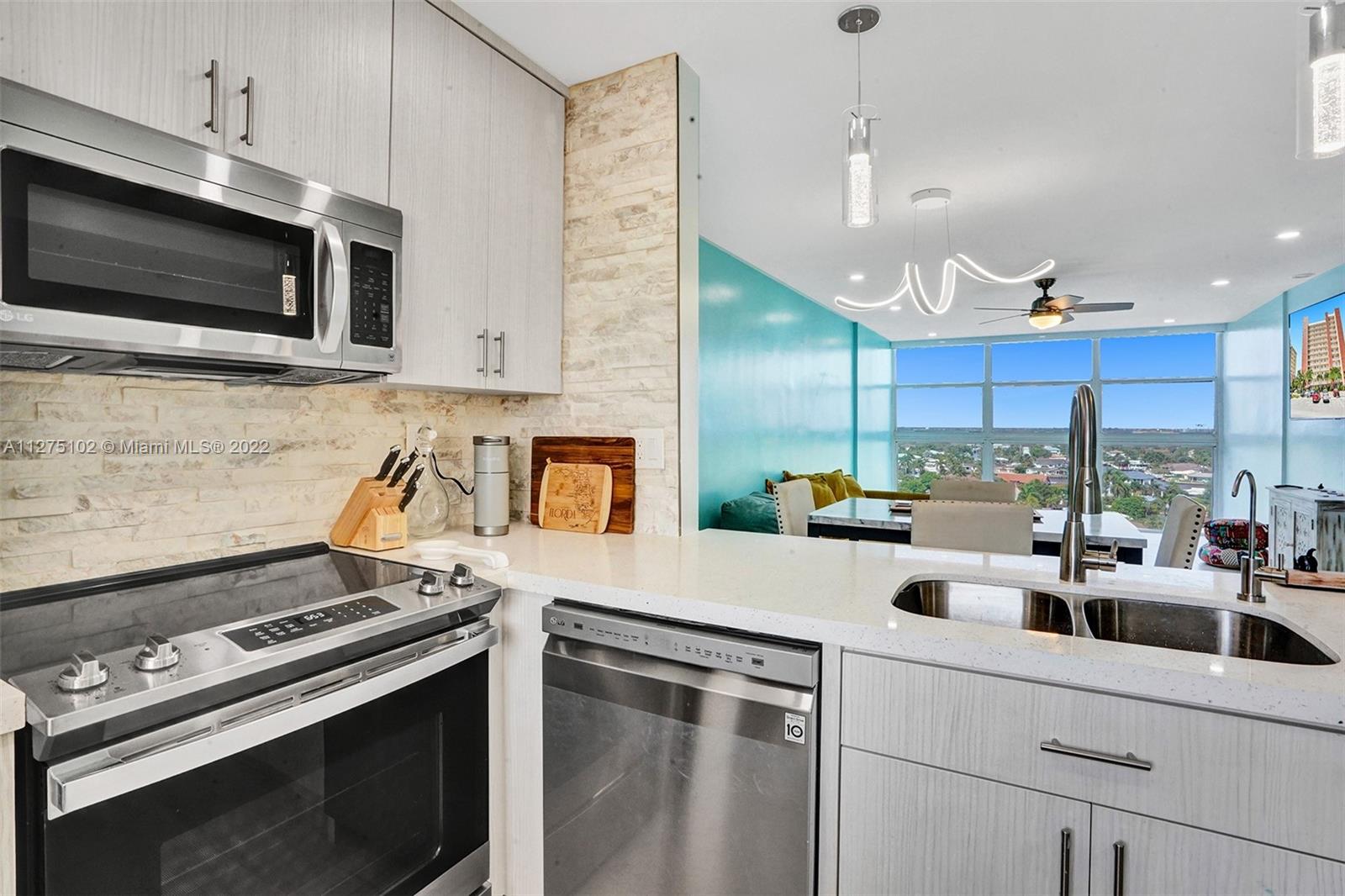 1391 S Ocean Blvd Unit: PH6