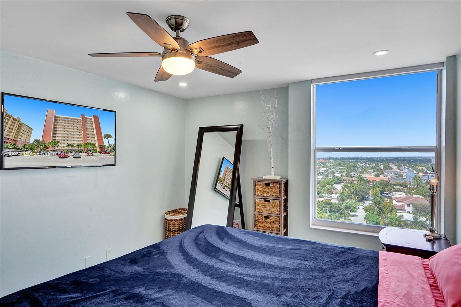1391 S Ocean Blvd Unit: PH6