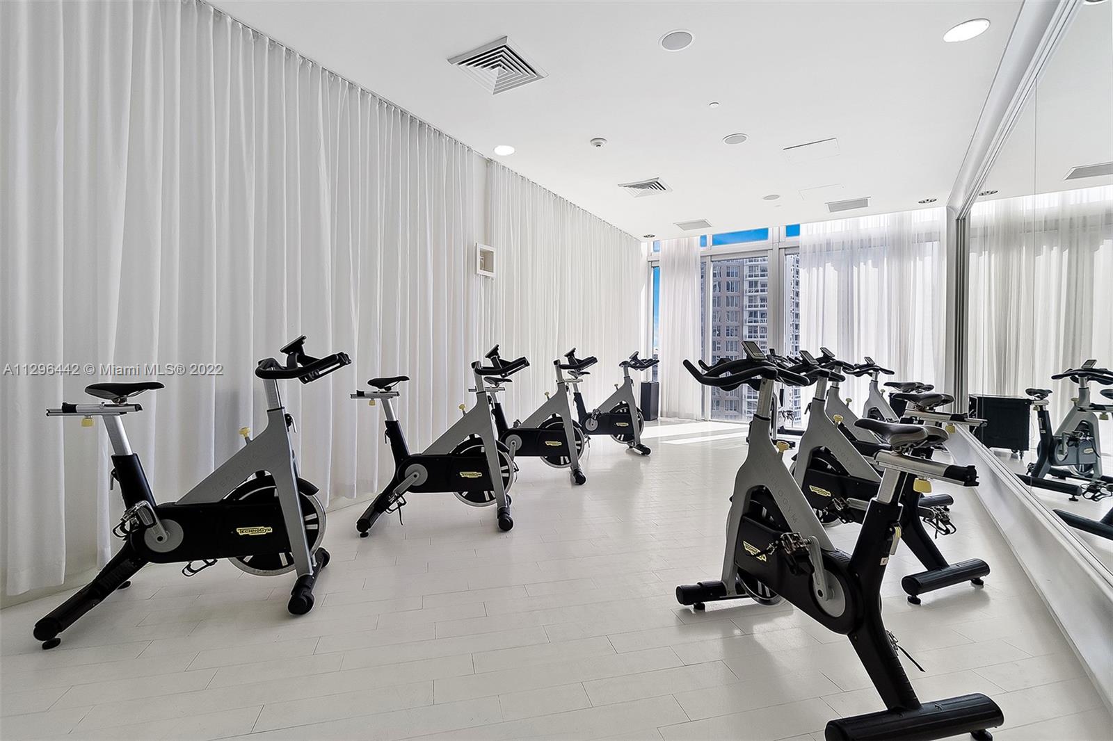 495 Brickell Ave Unit: BAY405