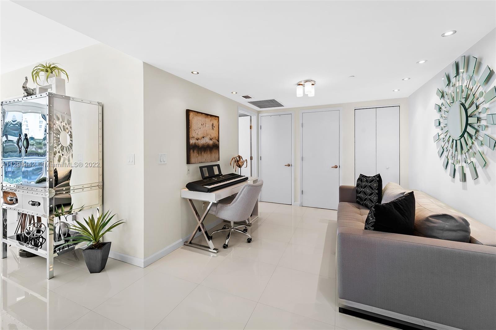 495 Brickell Ave Unit: BAY405