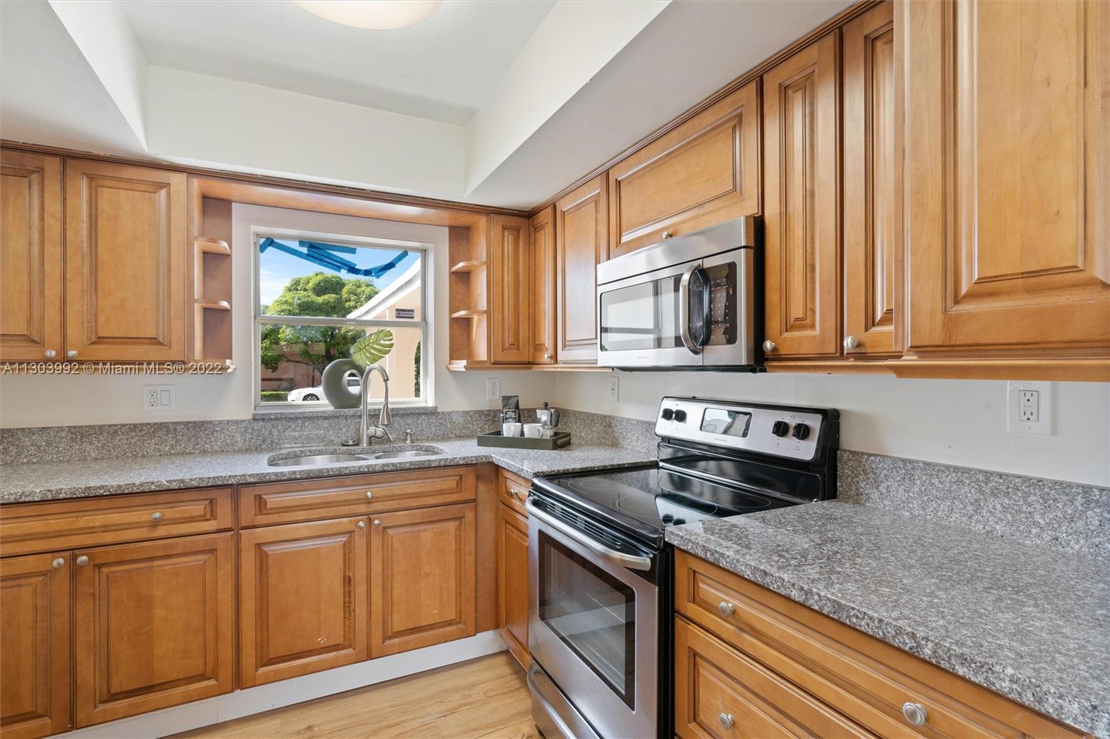 860 SW 81st Ter