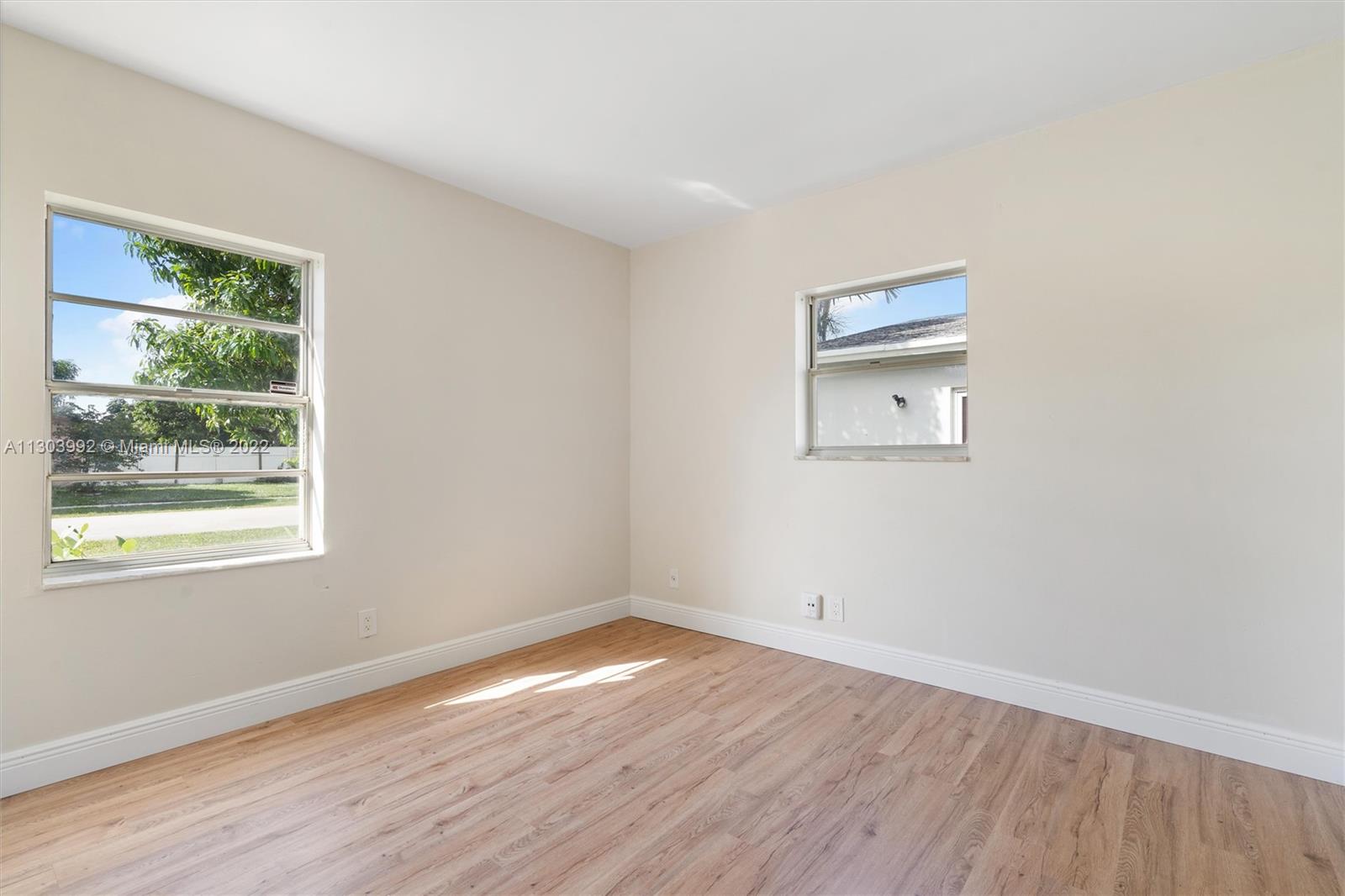 860 SW 81st Ter