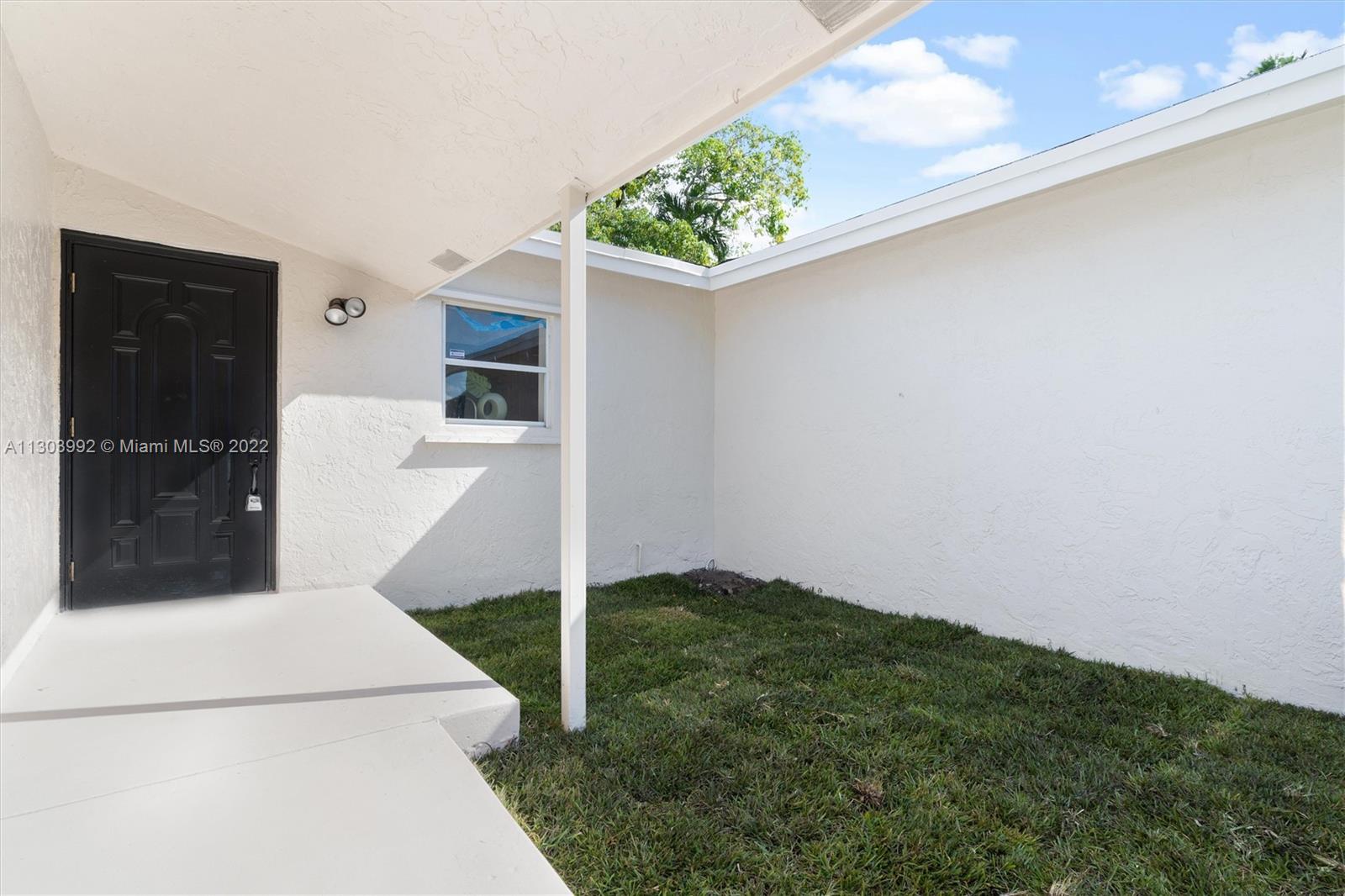 860 SW 81st Ter