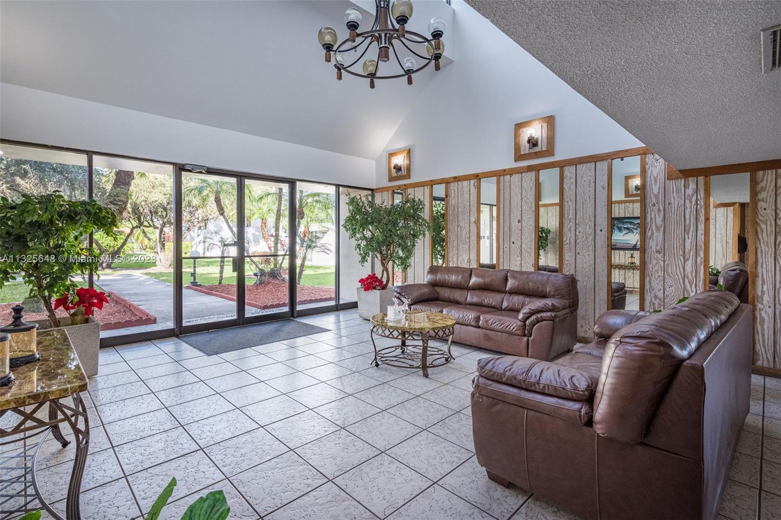 210 Lakeview Dr Unit: 311