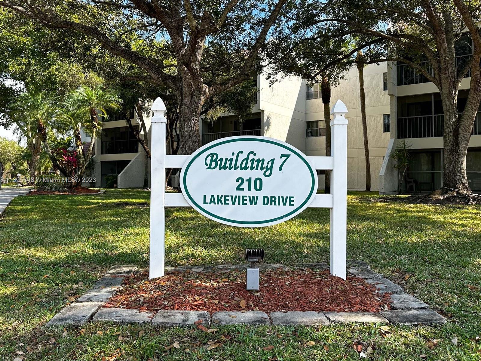 210 Lakeview Dr Unit: 311
