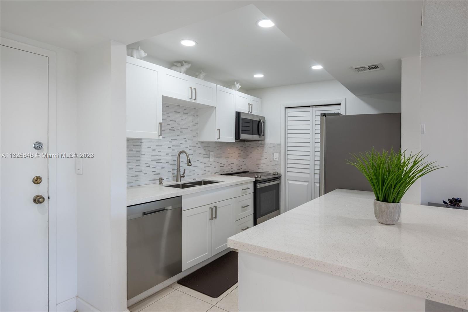 210 Lakeview Dr Unit: 311