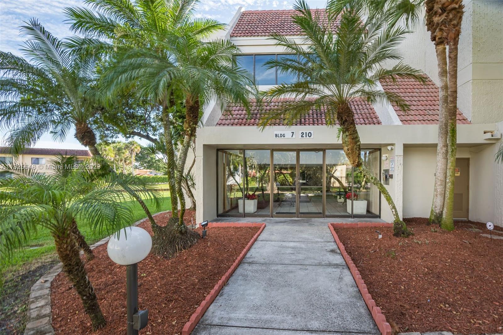 210 Lakeview Dr Unit: 311