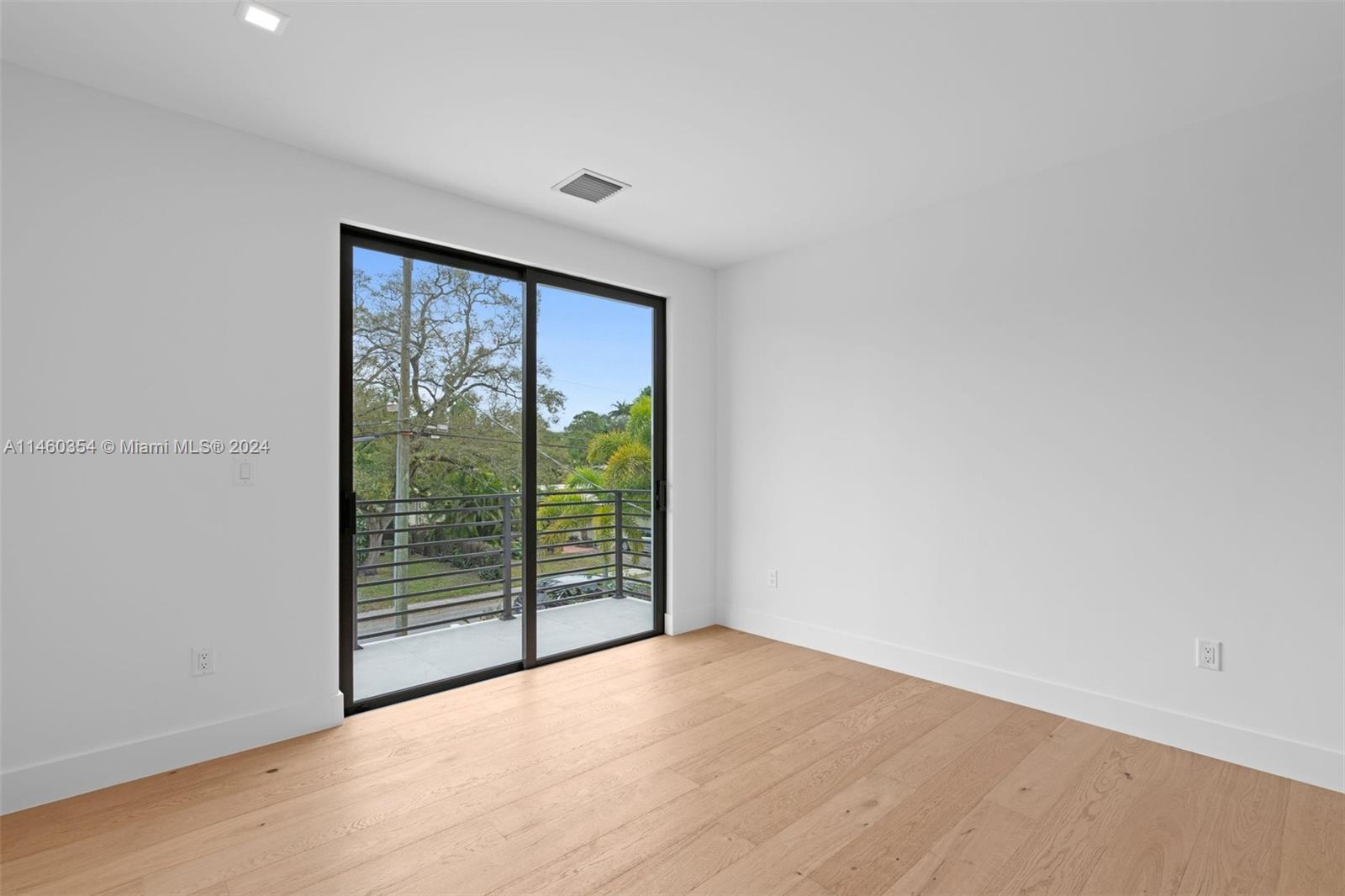 705 SW 8th Ter
