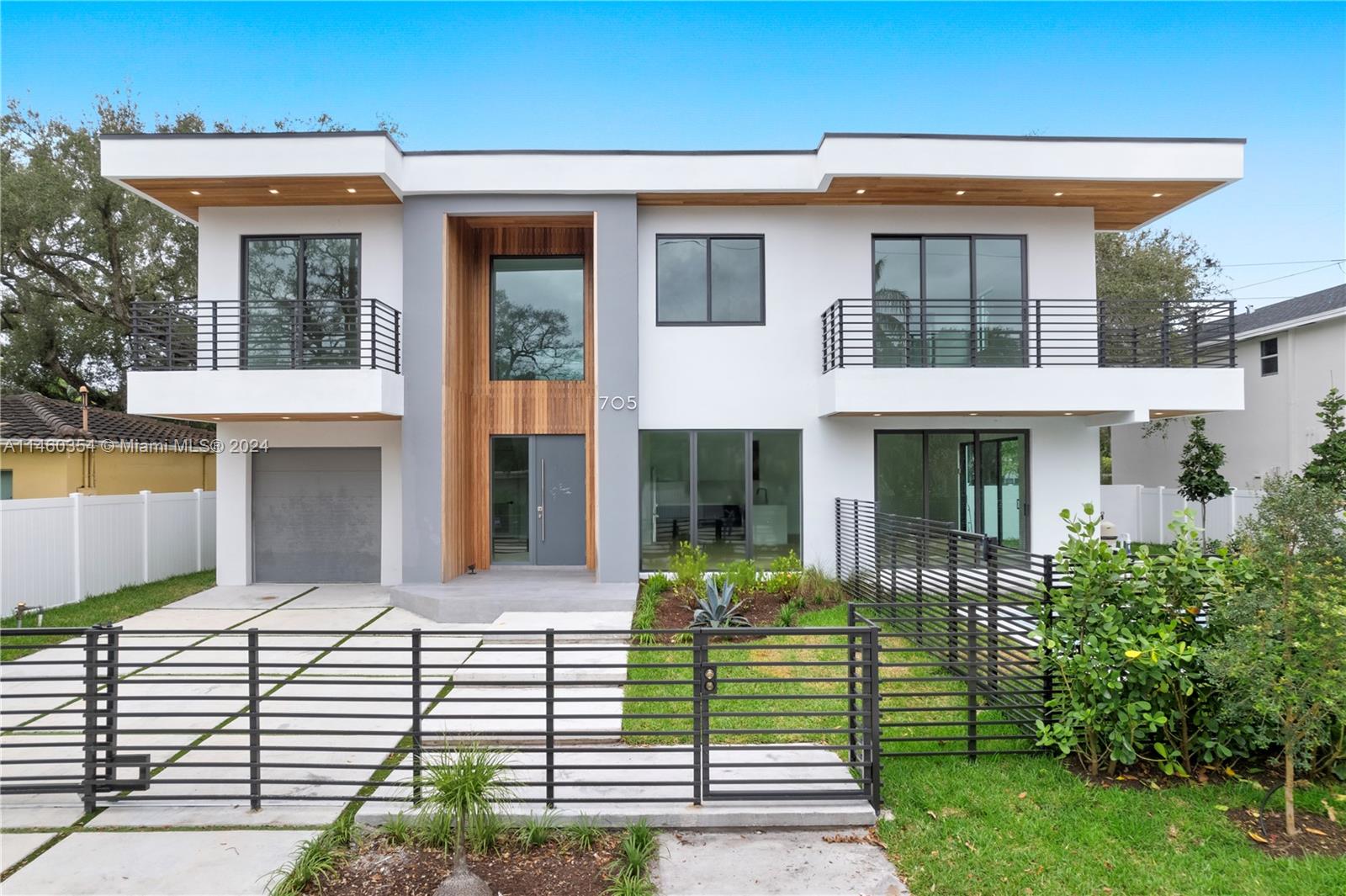 705 SW 8th Ter