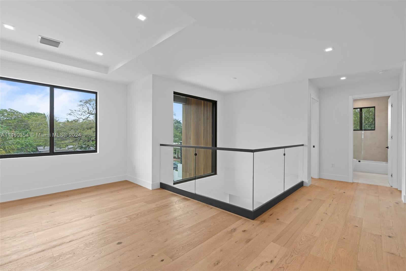 705 SW 8th Ter
