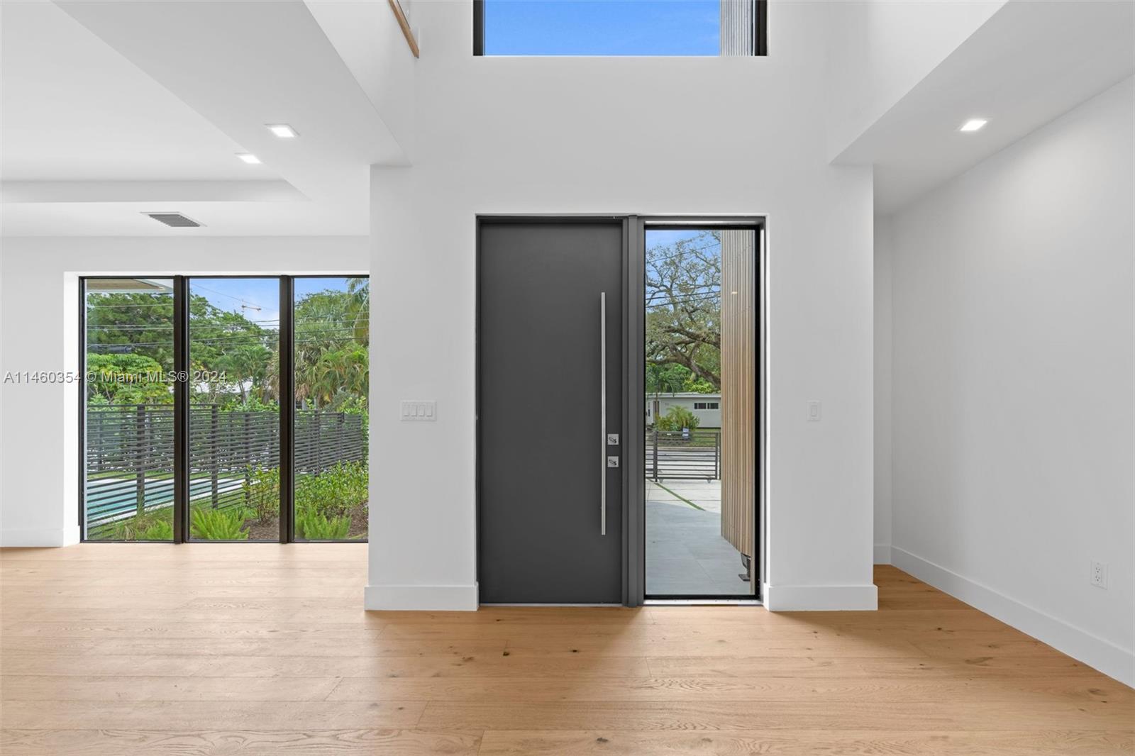 705 SW 8th Ter