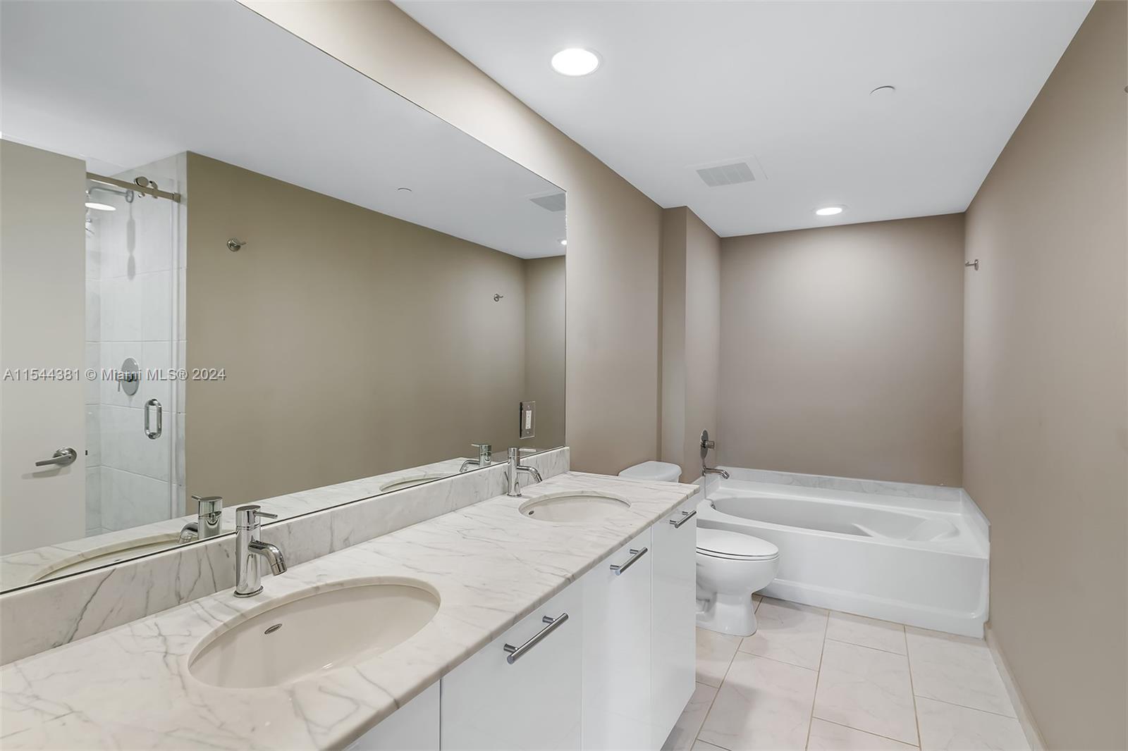 951 Brickell Ave # 1106