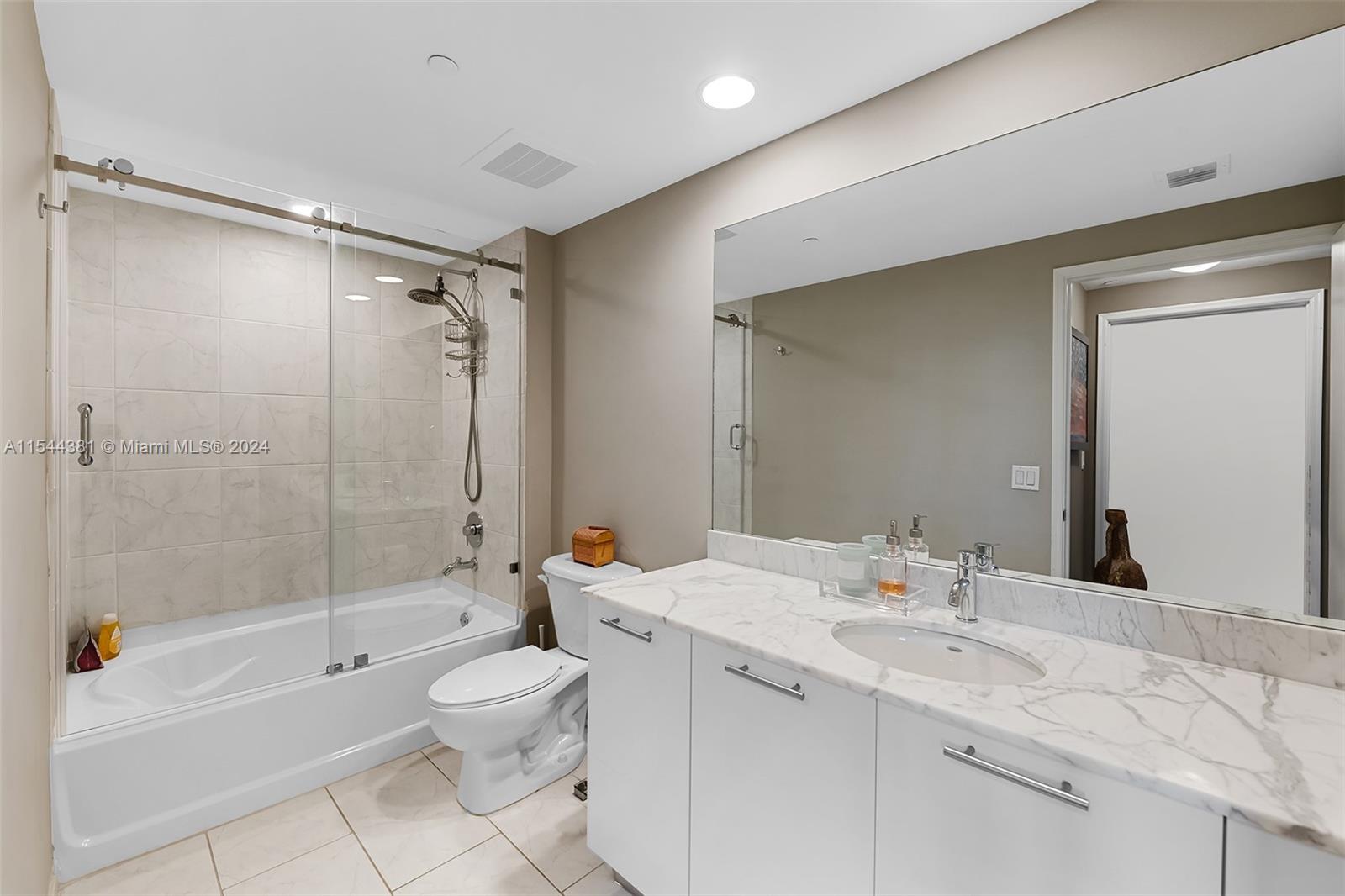 951 Brickell Ave # 1106