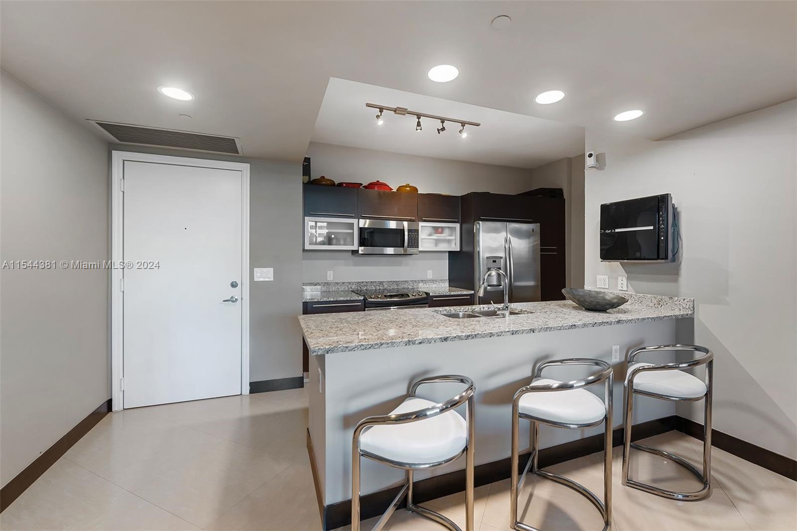 951 Brickell Ave # 1106