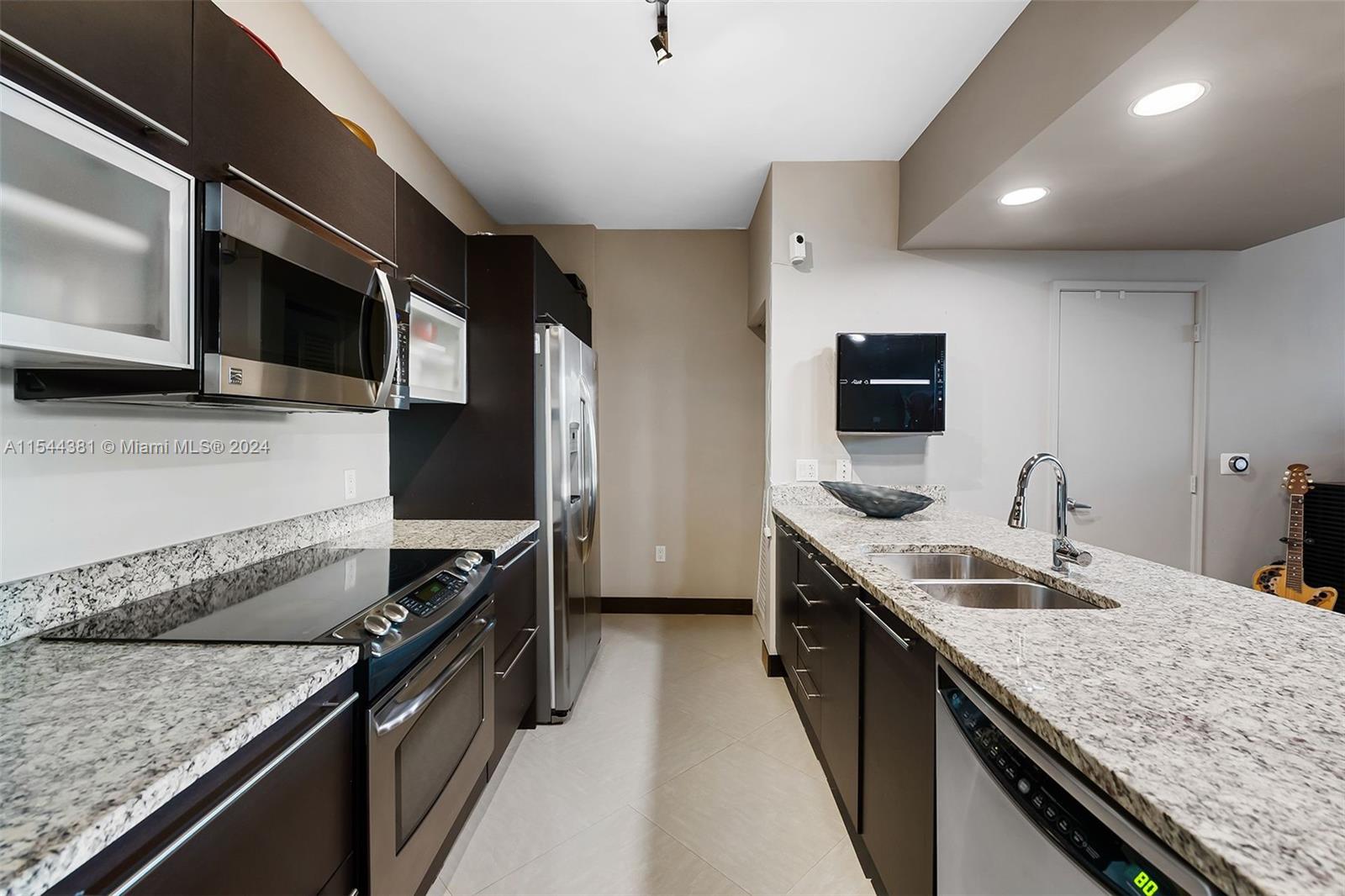 951 Brickell Ave # 1106