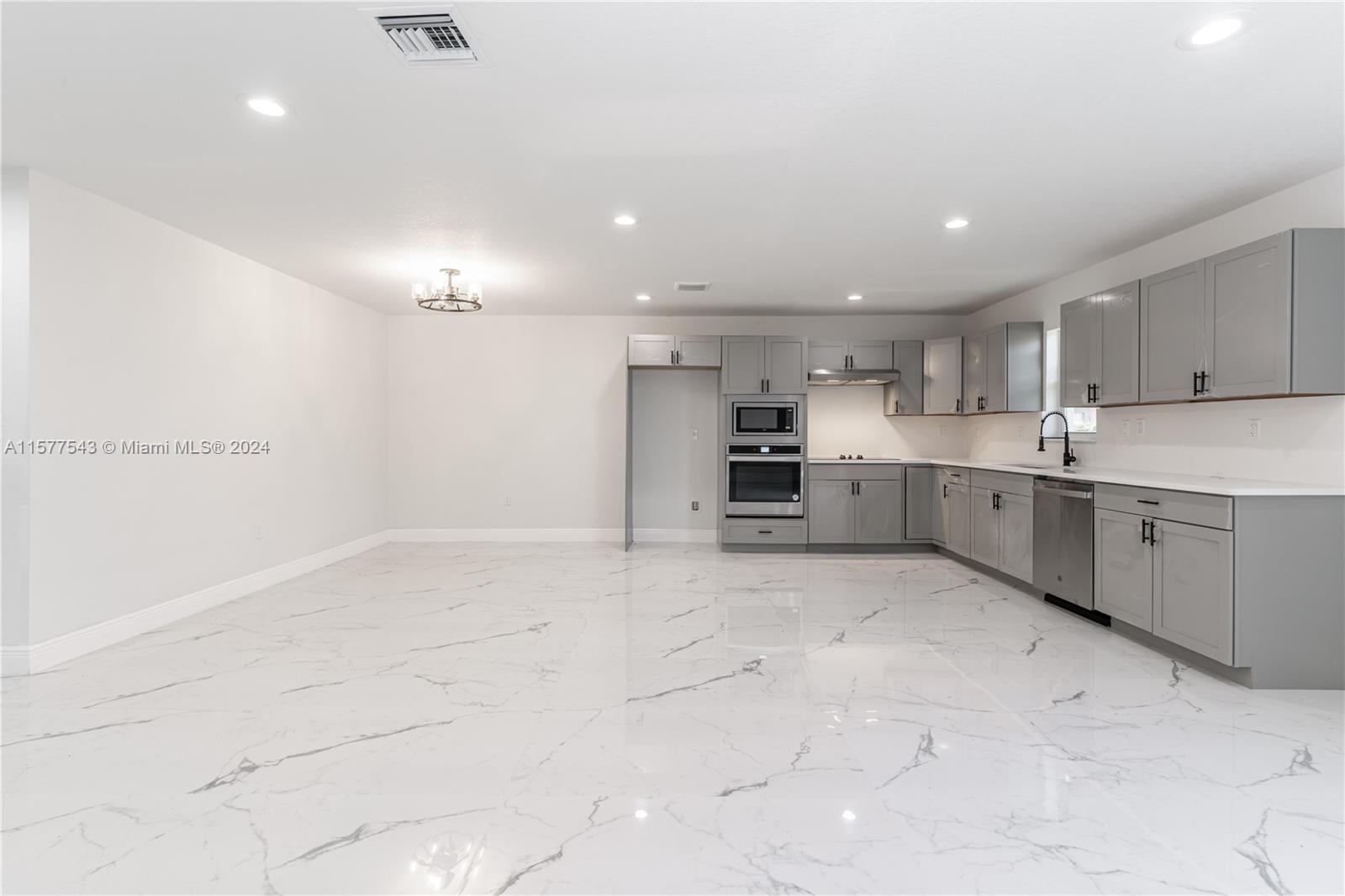 2800 NW 15th St